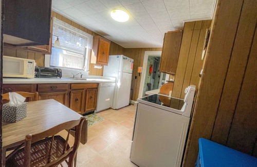 Oak Bluffs Cottage | September 2026 Available! 6 Beds! Walk to Beach, Ferry, Ocean Park and OB!
