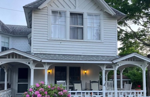 Oak Bluffs Cottage | September 2026 Available! 6 Beds! Walk to Beach, Ferry, Ocean Park and OB!
