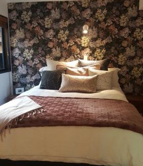 New Plymouth Bed & Breakfast | Sequoia Steps