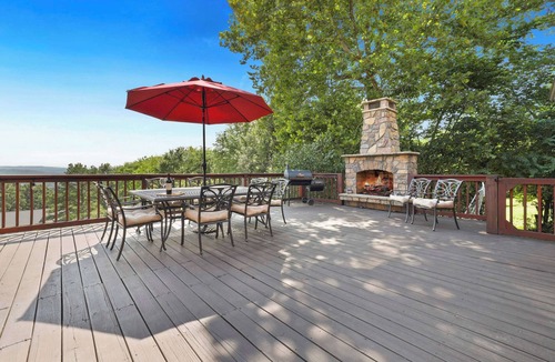 Fayetteville House | Sequoyah Lodge - 1.5 mi to DT