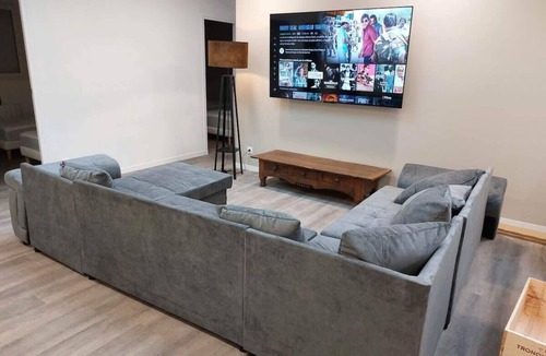 Saint-Etienne-du-Rouvray Apartment | SER LOFT 8 : Grand appartement 12 chambres idéal groupes, pros et familles