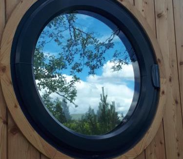 Torlundy Bed & Breakfast | Seren Garden Pod