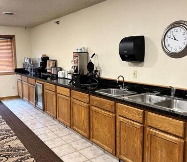 Sundance Hotel | Serena Inn & Suites