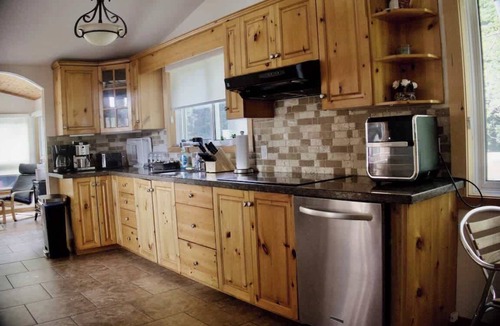 Eagle Lake Cottage | Serendipity 5 BR Waterfront 4 Season w/Hot Tub
