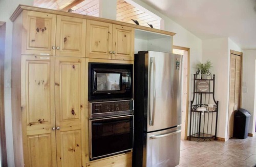 Eagle Lake Cottage | Serendipity 5 BR Waterfront 4 Season w/Hot Tub