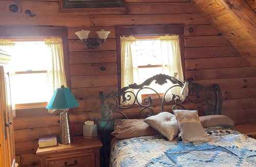Oklahoma County Other | Serendipity farmhouse. Enjoy the views, chickens, quiet calm and lots of flowers