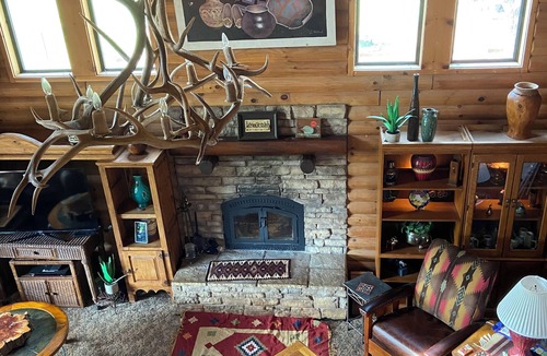 Oklahoma County Other | Serendipity farmhouse. Enjoy the views, chickens, quiet calm and lots of flowers