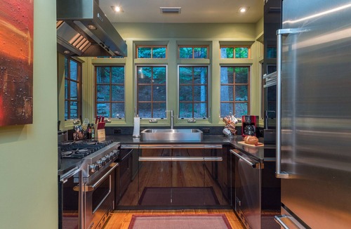 Cheshire House | Serendipity Treehaus | Chic Cheshire Village Home 1 Mile from Black Mtn