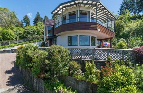 Acacia Bay House | Serendipity with a view