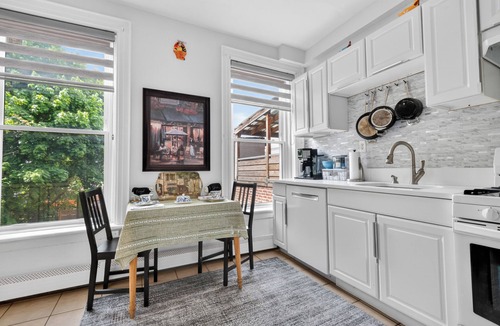 Communipaw Apartment | Serene 1-bedroom apartment with AC in Jersey City