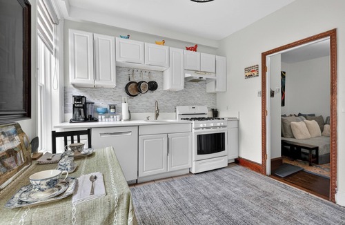 Communipaw Apartment | Serene 1-bedroom apartment with AC in Jersey City