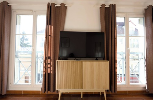 Poissy Apartment | Serene 1-bedroom apartment in charming Poissy perfect for relaxing stay