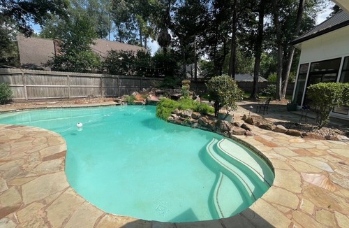 Grogan's Mill House | Serene 1-bedroom Loft-Style with Pool in the Heart of The Woodlands