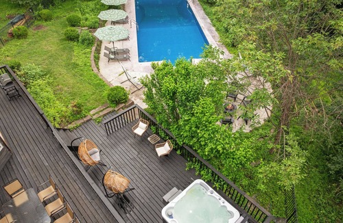 Chester Villa | Serene 10BR Retreat w/Pool, Gym & Hot Tub