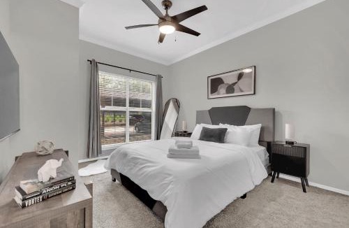 Far North Dallas Apartment | Serene 1BD Retreat - Pool, Gym & Free Parking!