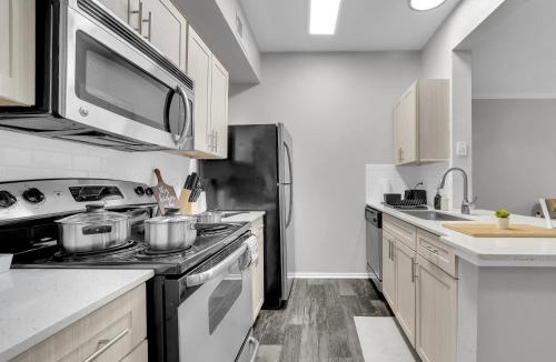 Far North Dallas Apartment | Serene 1BD Retreat - Pool, Gym & Free Parking!
