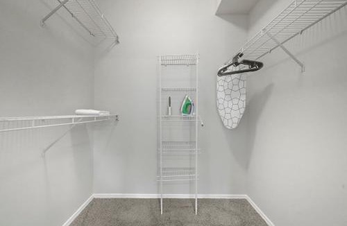 Far North Dallas Apartment | Serene 1BD Retreat - Pool, Gym & Free Parking!