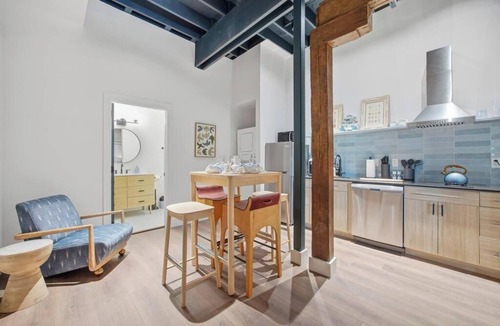 Downtown Jacksonville Apartment | Serene 1BR at the Raven Pool OnSite Parking