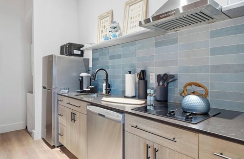 Downtown Jacksonville Apartment | Serene 1BR at the Raven Pool OnSite Parking