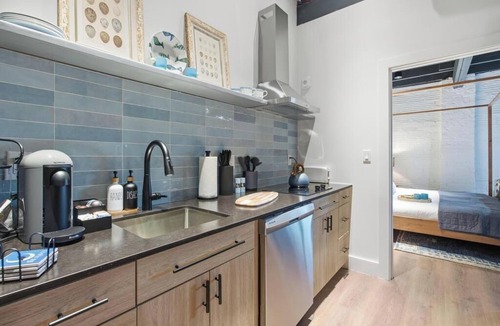 Downtown Jacksonville Apartment | Serene 1BR at the Raven Pool OnSite Parking