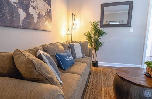 Montgomery Apartment | Serene 1BR Cottage Hill | Pet-Friendly Escape