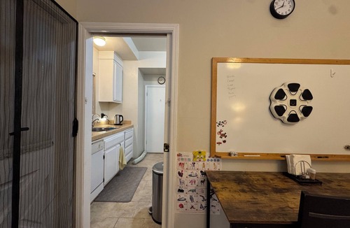Tracy House | Serene 2-bedroom 1-bathroom and 1-full kitchen in a quiet and peaceful house.