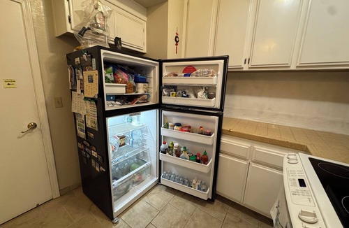 Tracy House | Serene 2-bedroom 1-bathroom and 1-full kitchen in a quiet and peaceful house.