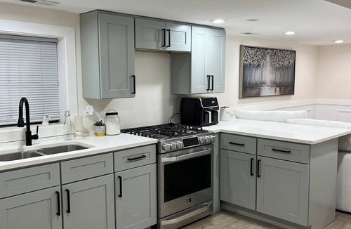 North Austin Apartment | Serene 2-bedroom apartment with AC in vibrant Chicago