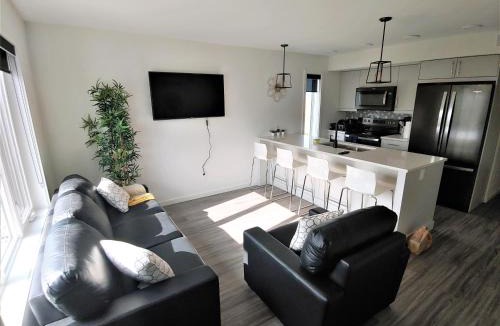 Fort Gary Apartment | Serene 2 bedroom condo with balcony and lakeview