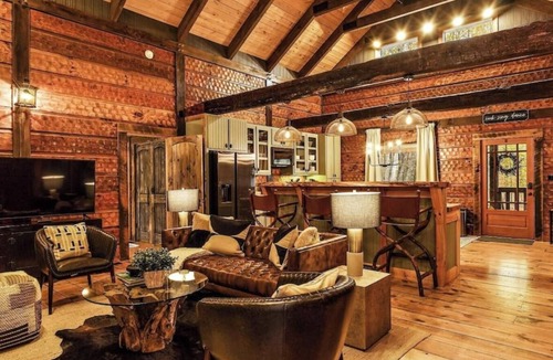 Beech Mountain Cabin | Serene 2-bedroom cabin with AC in Beech Mountain, hot tub Large Deck, Fire place
