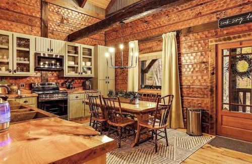 Beech Mountain Cabin | Serene 2-bedroom cabin with AC in Beech Mountain, hot tub Large Deck, Fire place