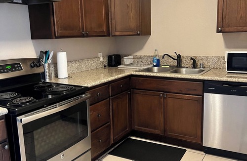 Fresno Condo | Serene 2bed/1bath condo with parking