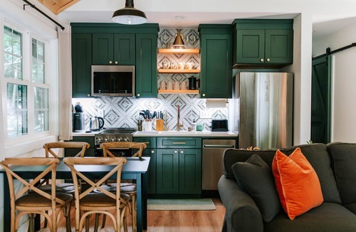 Rivers Edge Cabin | Serene 2BR Riverfront Modern Retreat | Hot Tub