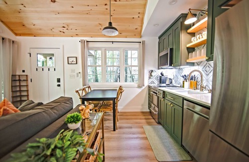 Rivers Edge Cabin | Serene 2BR Riverfront Modern Retreat | Hot Tub