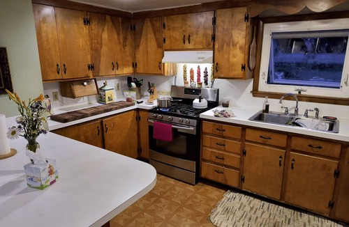 Newfield House | Serene 3 bdrm country home & gardens w/WiFi 20 min from Commons/IC/Cornell