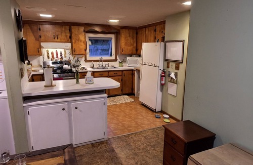 Newfield House | Serene 3 bdrm country home & gardens w/WiFi 20 min from Commons/IC/Cornell