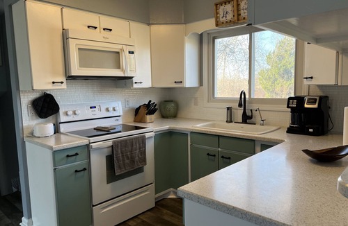 Helmer House | Serene 3-Bdrm Lakehouse