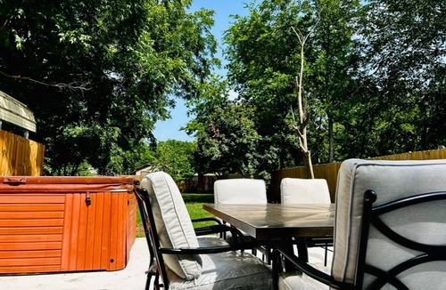Waxahachie House | Serene 3-bed 2.5 bathhouse with large yard in Waxahachie
