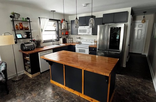 Lake Linden House | Serene 3-bedroom 1 bath house on the water. perfect for relaxing stays