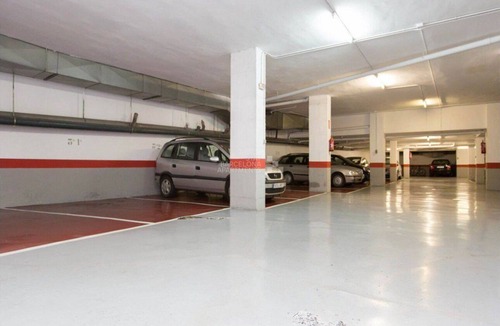 Esquerra de l'Eixample Apartment | Serene 3-bedroom apartment with AC in vibrant Barcelona