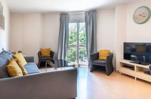 Esquerra de l'Eixample Apartment | Serene 3-bedroom apartment with AC in vibrant Barcelona