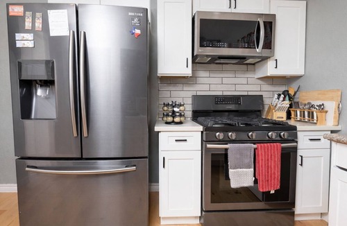 Prospect Hill House | Serene 3-bedroom house with Heated Pool, Arcade ,10 min from downtown!