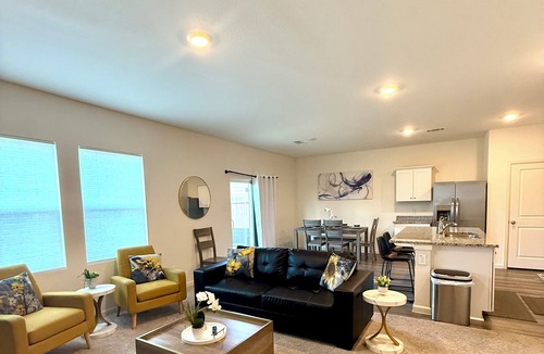 Montgomery House | Serene 3-bedroom house with AC in charming Montgomery