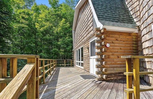 Berne Cabin | Serene 3 bedroom lake cabin with fireplace