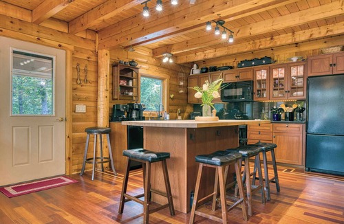 Blandford House | Serene 3-BR Berkshires Log Cabin