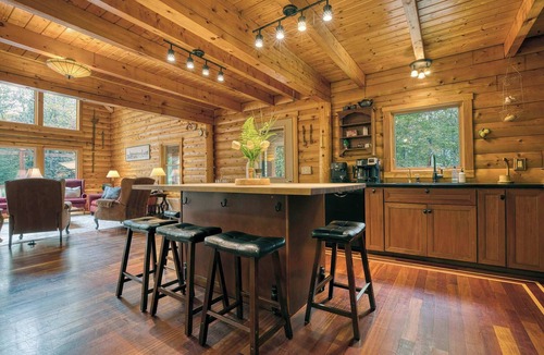 Blandford House | Serene 3-BR Berkshires Log Cabin