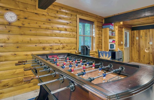 Blandford House | Serene 3-BR Berkshires Log Cabin