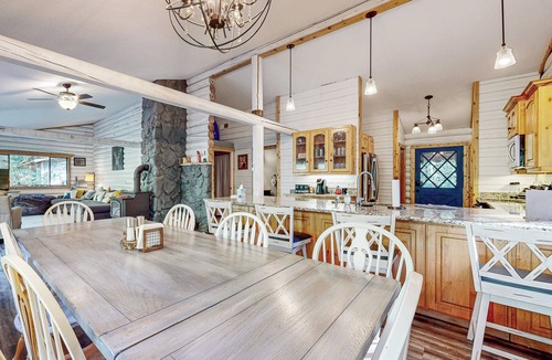 Kalama House | Serene 3 BR w/Kalama River View & Bike