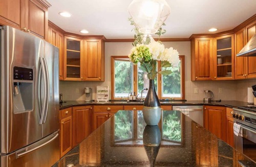 Redmond House | Serene 3b2b Home, Family-Friendly, Backyard & A/C