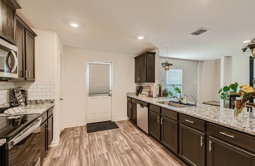 Medina Valley House | Serene 3BD/2.5BA Lone Star Zen Retreat - Your Perfect San Antonio Oasis
